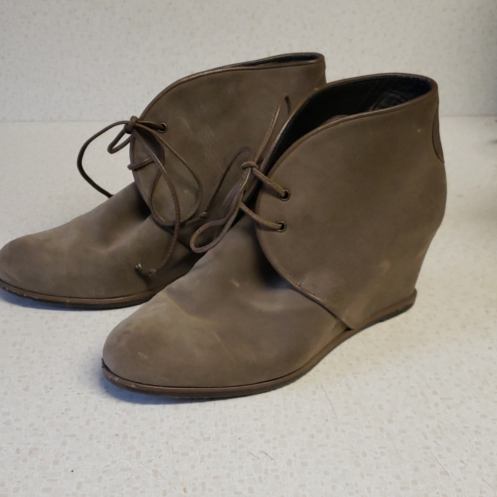 STUART WEITZMAN